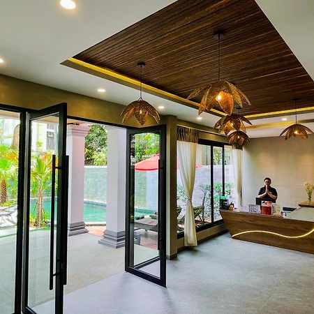 The Luxury Hotel Siem Reap Bagian luar foto