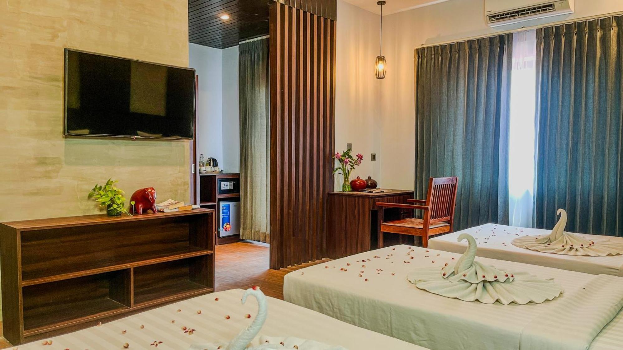 The Luxury Hotel Siem Reap Bagian luar foto