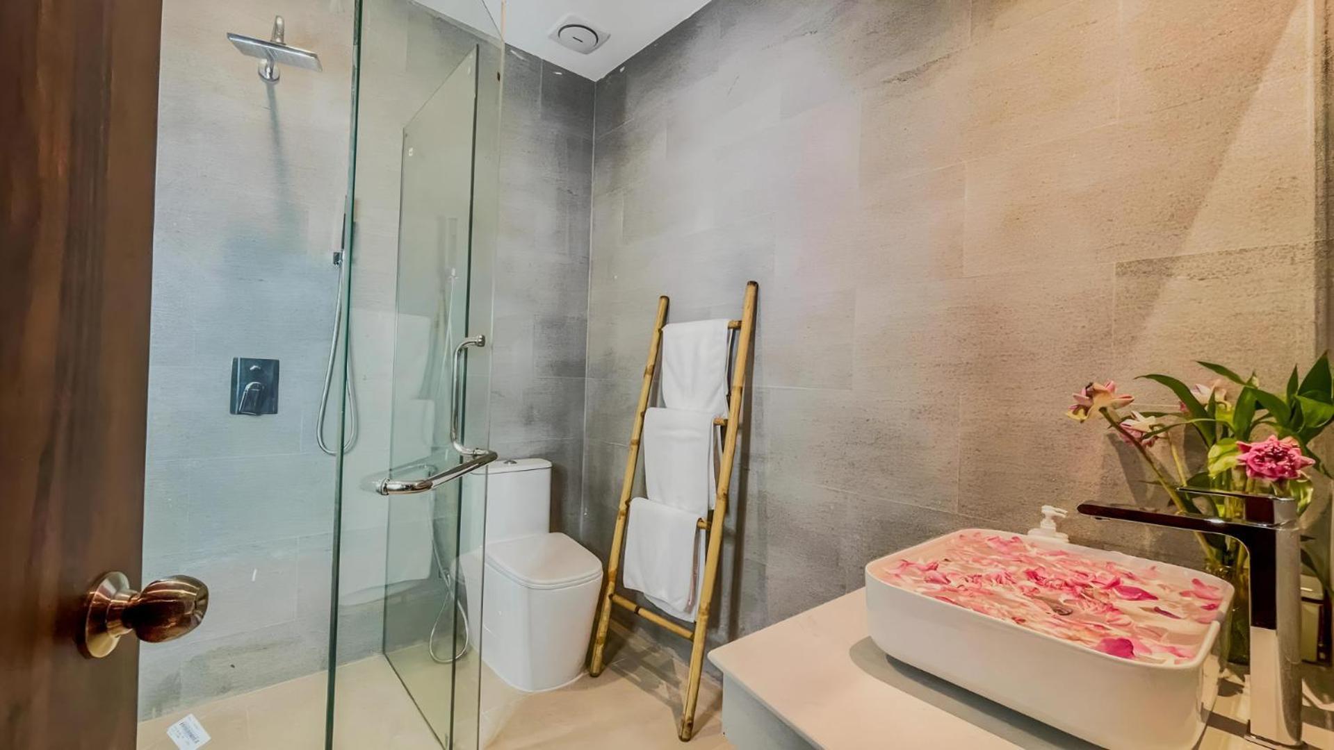 The Luxury Hotel Siem Reap Bagian luar foto