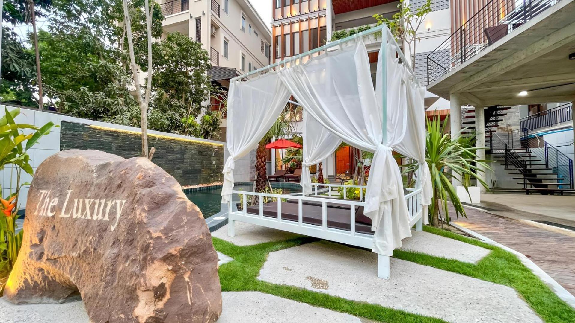 The Luxury Hotel Siem Reap Bagian luar foto