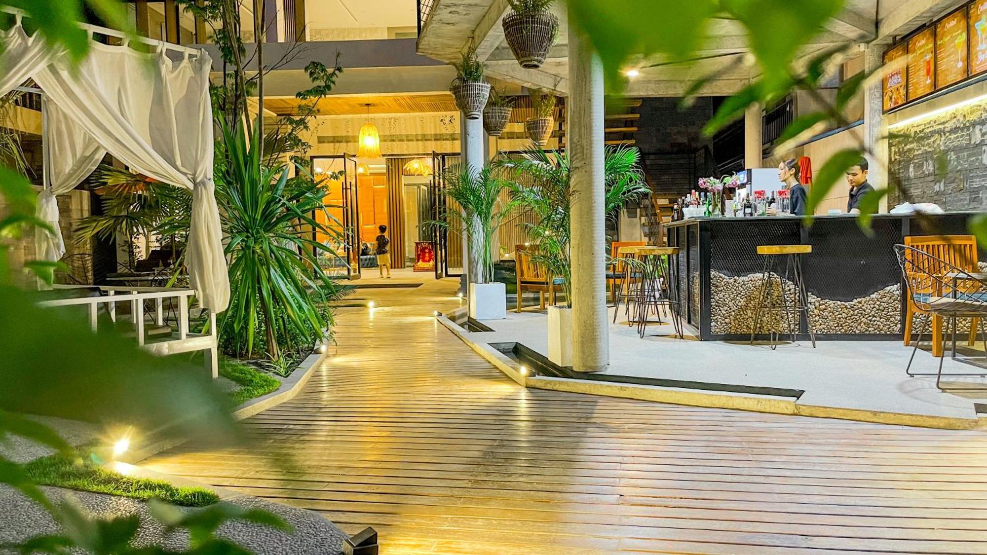 The Luxury Hotel Siem Reap Bagian luar foto
