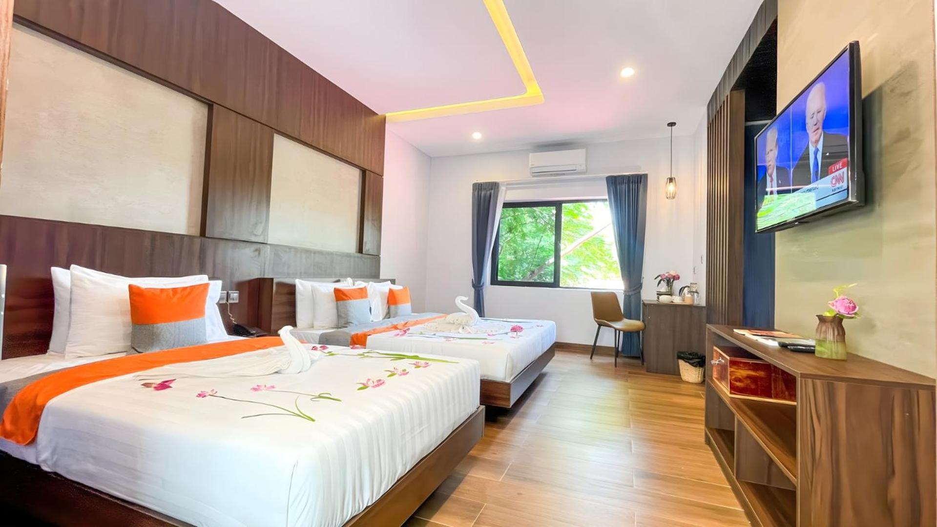 The Luxury Hotel Siem Reap Bagian luar foto