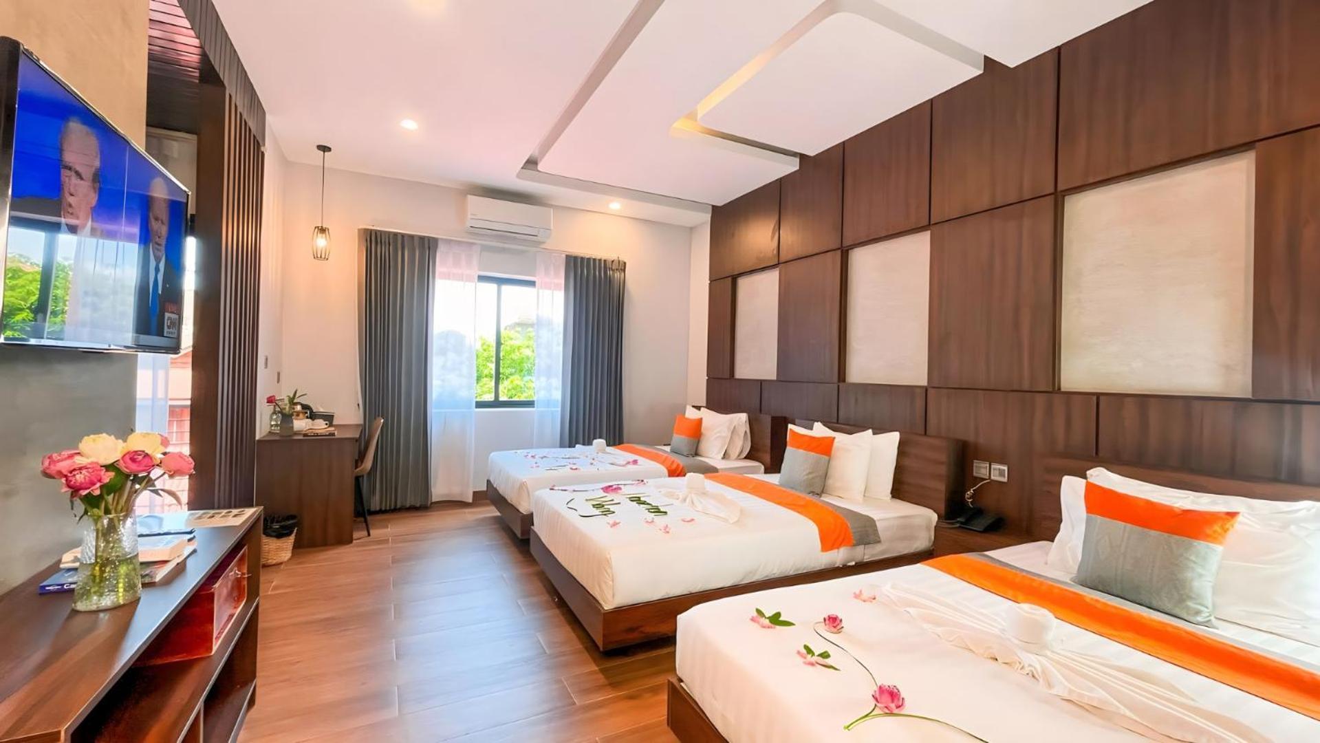 The Luxury Hotel Siem Reap Bagian luar foto
